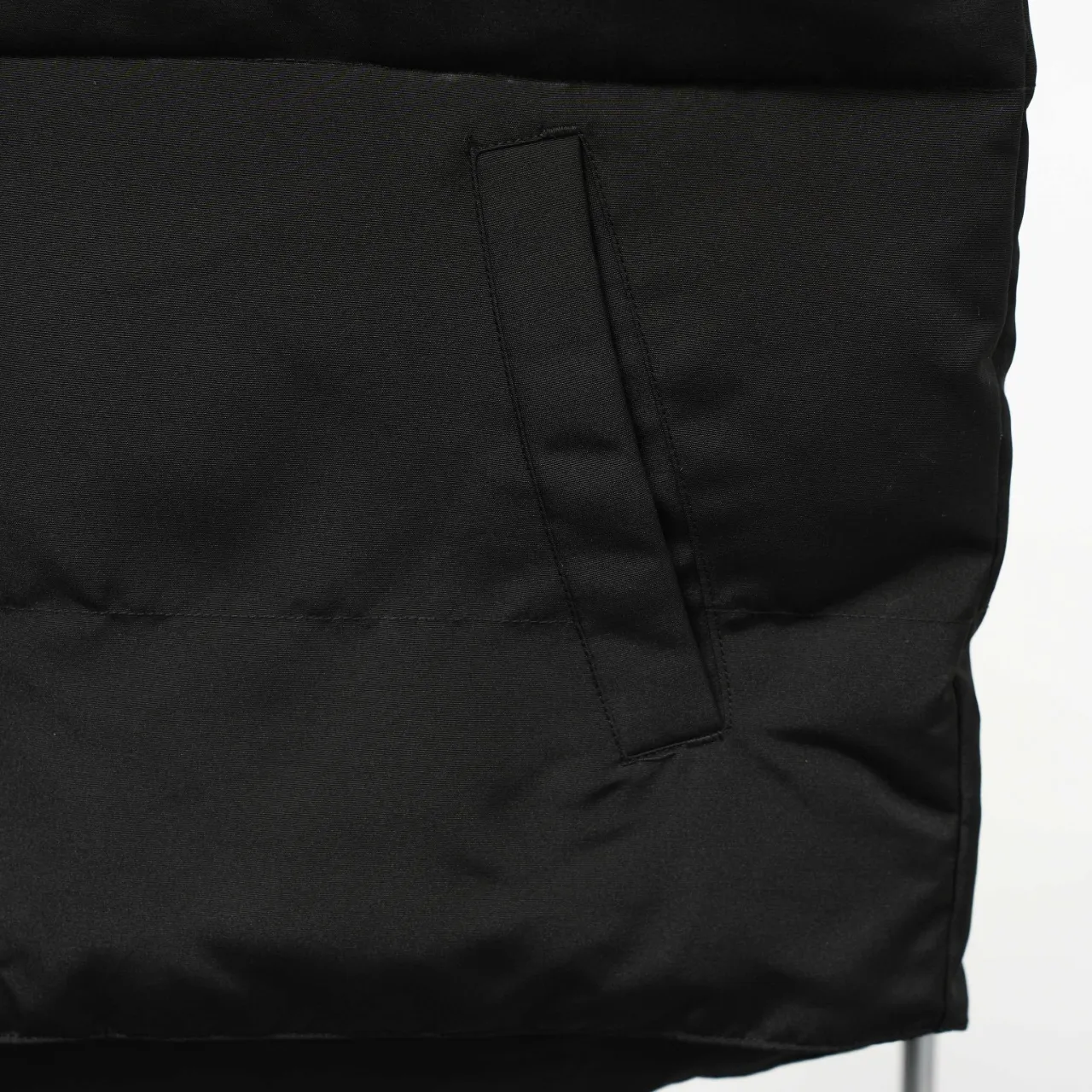 P340 CANADA GOOSE丨Canada Goose slanted pocket stand collar down vest Color: black with red label Size: XS-XXL